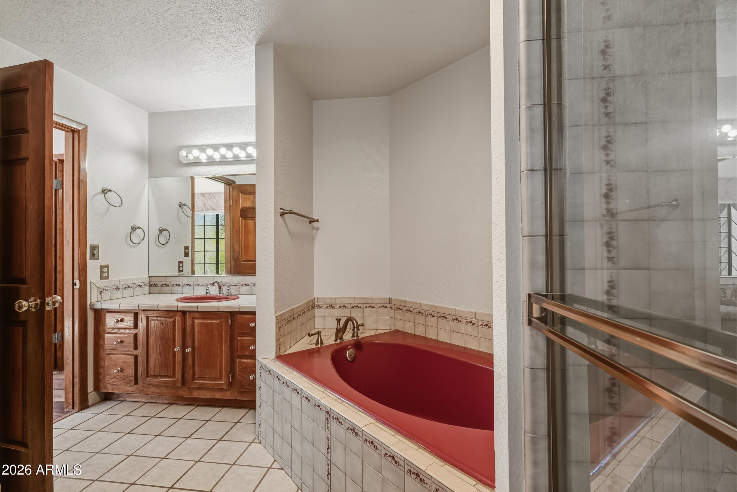 1101 North McLane Road Payson, AZ 85541 - Photo 20 of 65 a bathroom with a bathtub and a sink