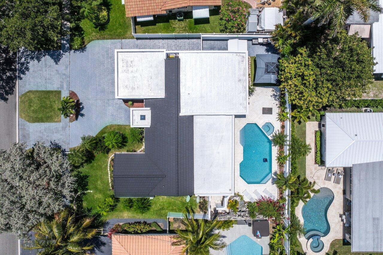 2611 Northeast 49th Street Lighthouse Point, FL 33064 - Photo 41 of 56 an aerial view of a house
