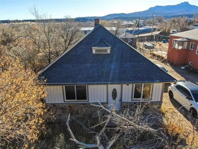 a house view with a outdoor space