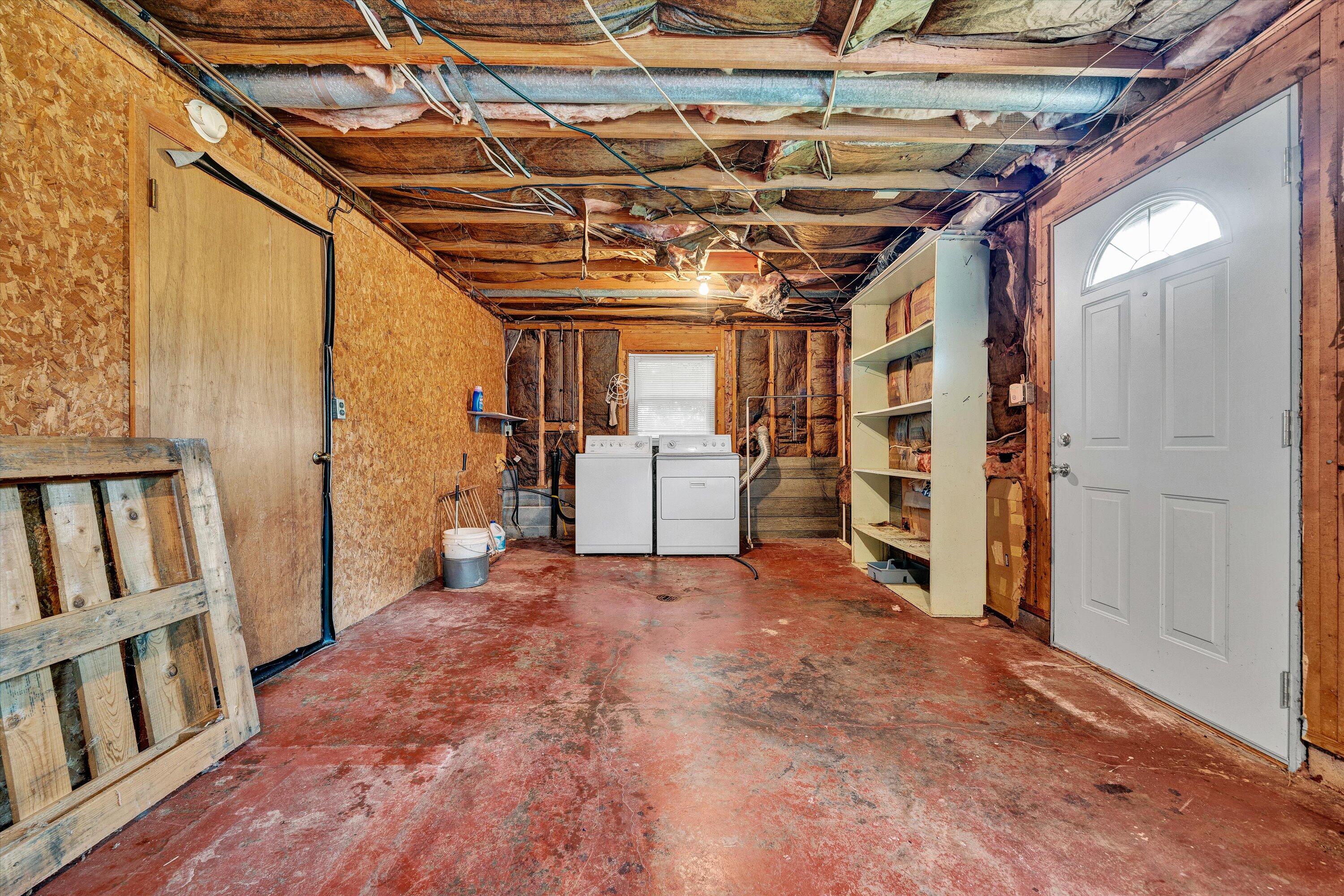 380 Lakeshore Terrace Road Hardy, VA 24101 - Photo 18 of 26 Laundry