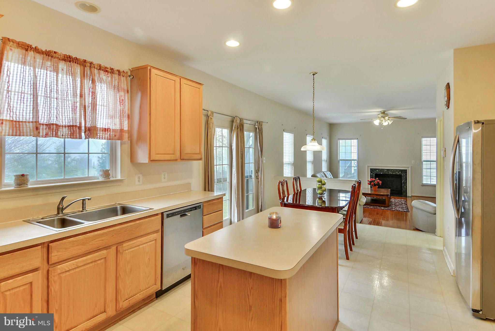 17904 Coachmans Road Germantown, MD 20874 - Photo 9 of 30 Island and Recessed Lights