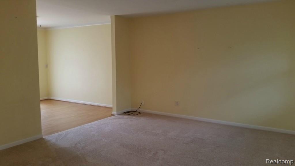 2551 Roseview Drive Rochester, MI 48306 - Photo 19 of 40 20150608_155534.jpg