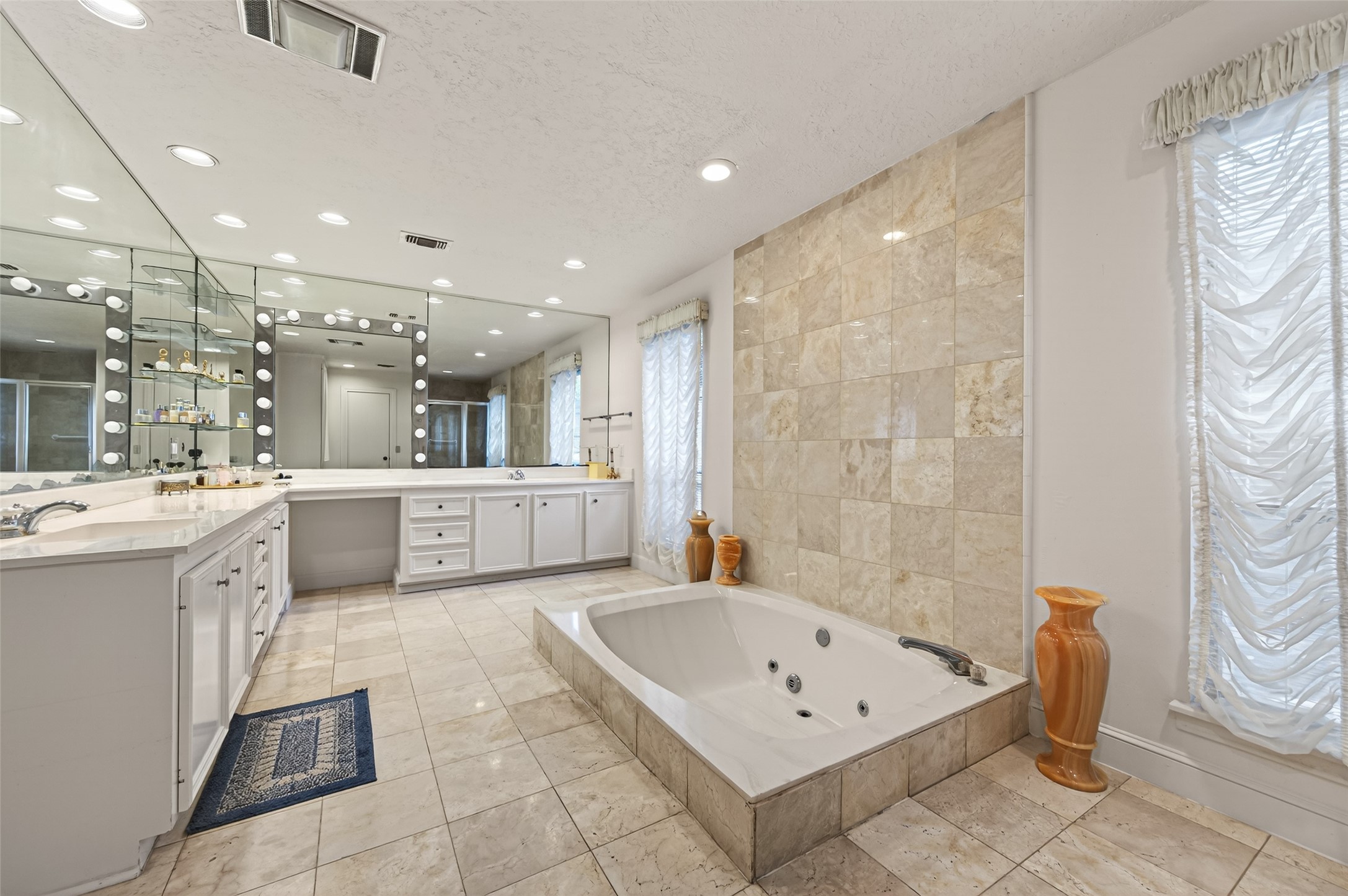 8103 Lake Edge Court Houston, TX 77071 - Photo 27 of 48 Spacious primary bath with dual vanities and soaking tub