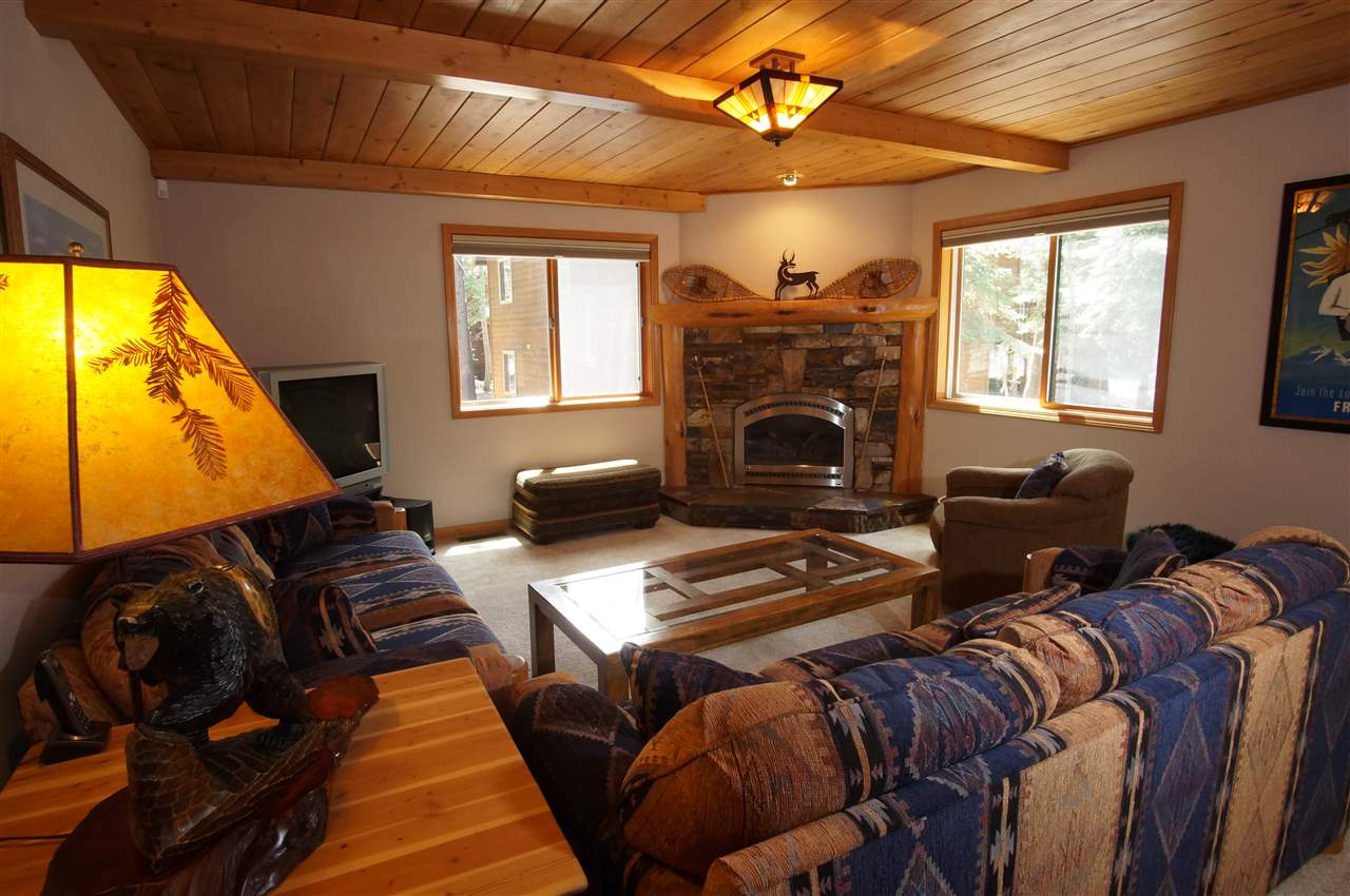 13089 Ski View Loop Truckee, CA 96161 - Photo 15 of 21 Gallery Image 15