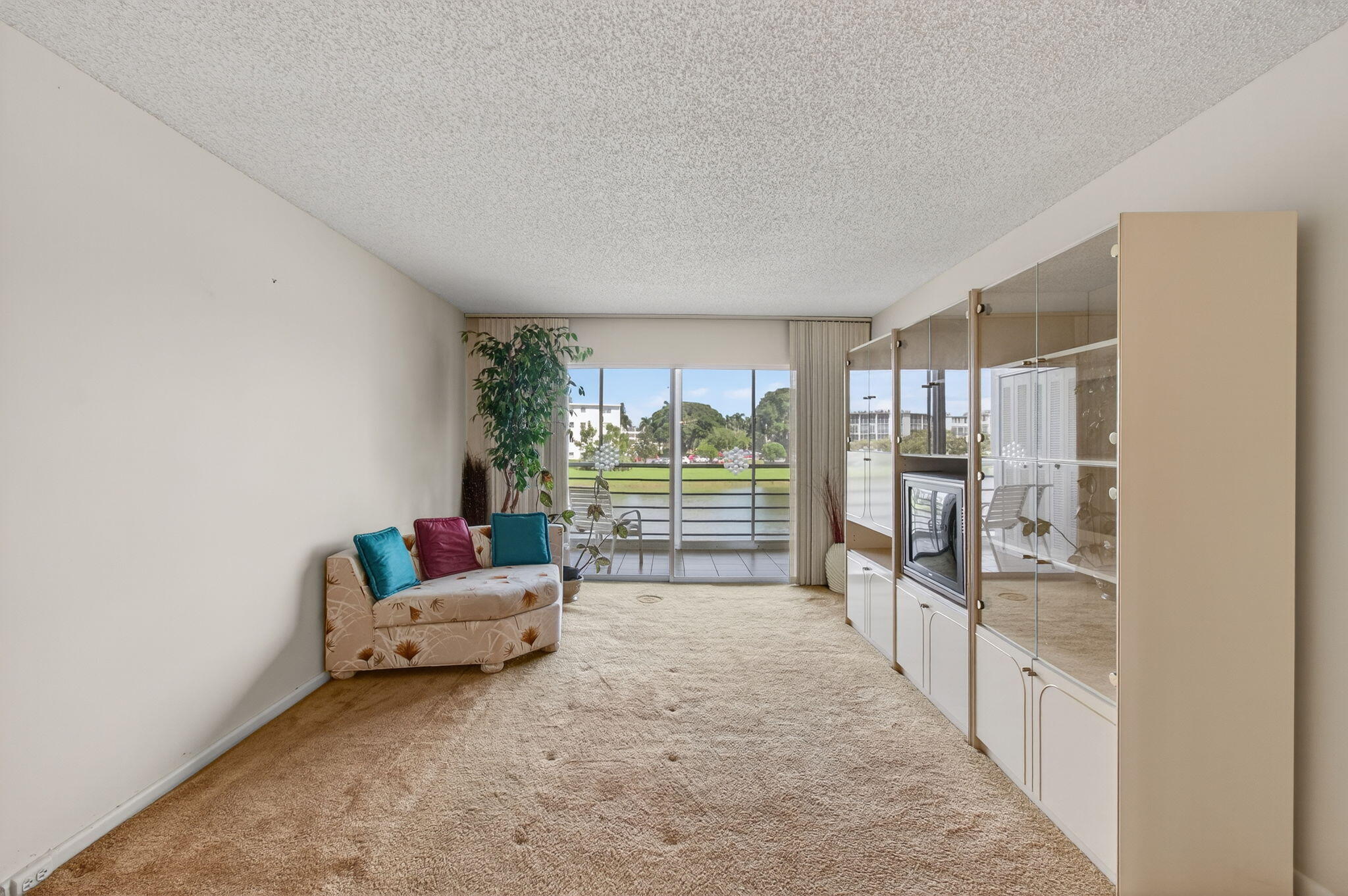 2001 Guildford East Boca Raton, FL 33434 - Photo 16 of 101 16-web-or-mls-DSC_0611