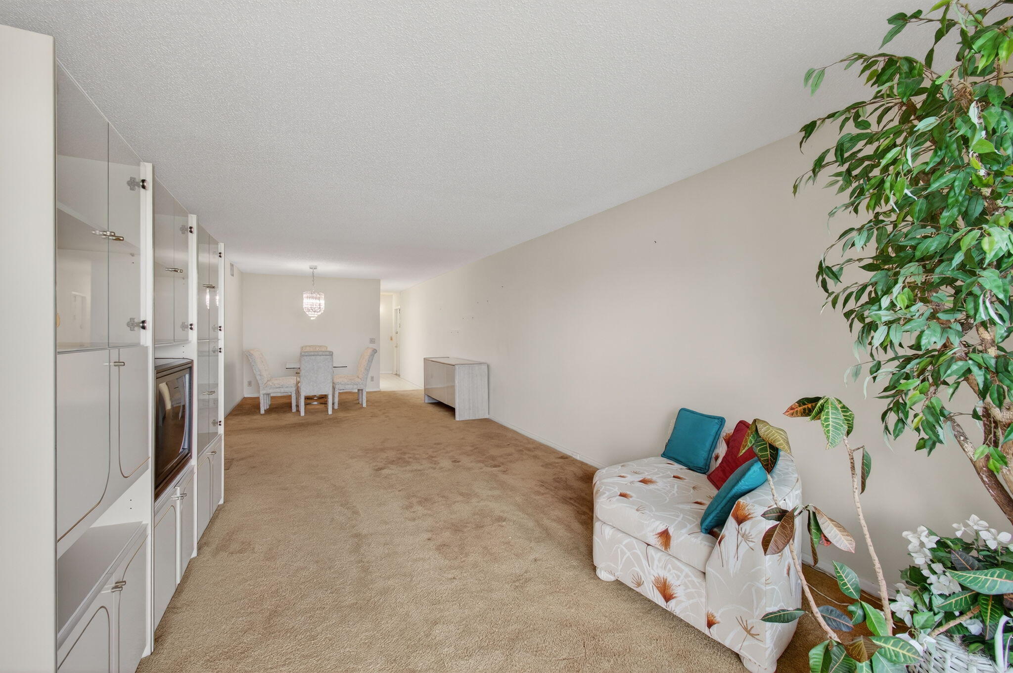 2001 Guildford East Boca Raton, FL 33434 - Photo 25 of 101 25-web-or-mls-DSC_0625