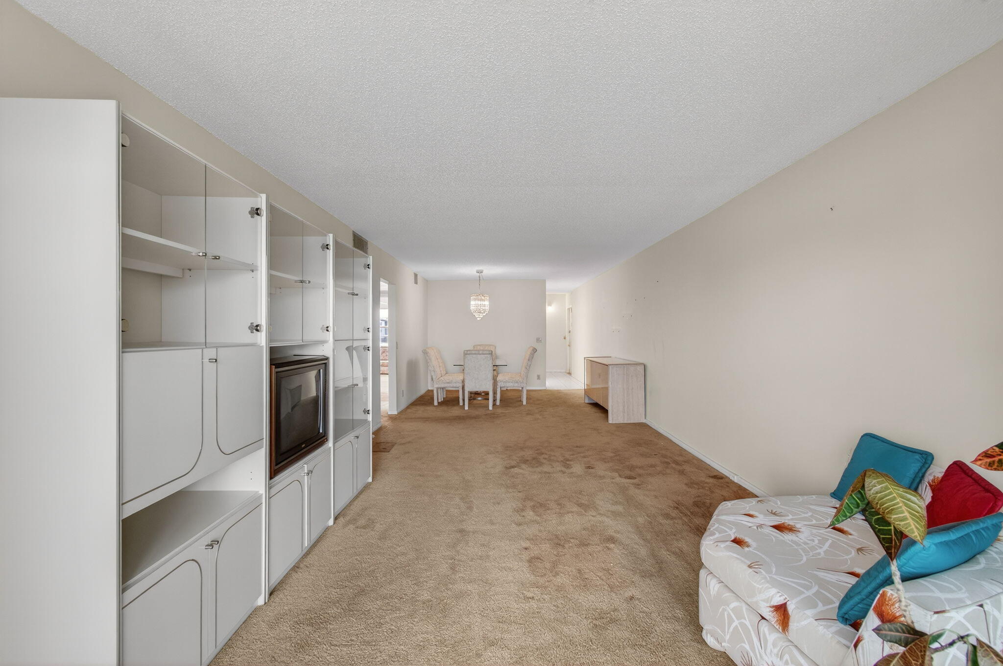 2001 Guildford East Boca Raton, FL 33434 - Photo 26 of 101 26-web-or-mls-DSC_0638