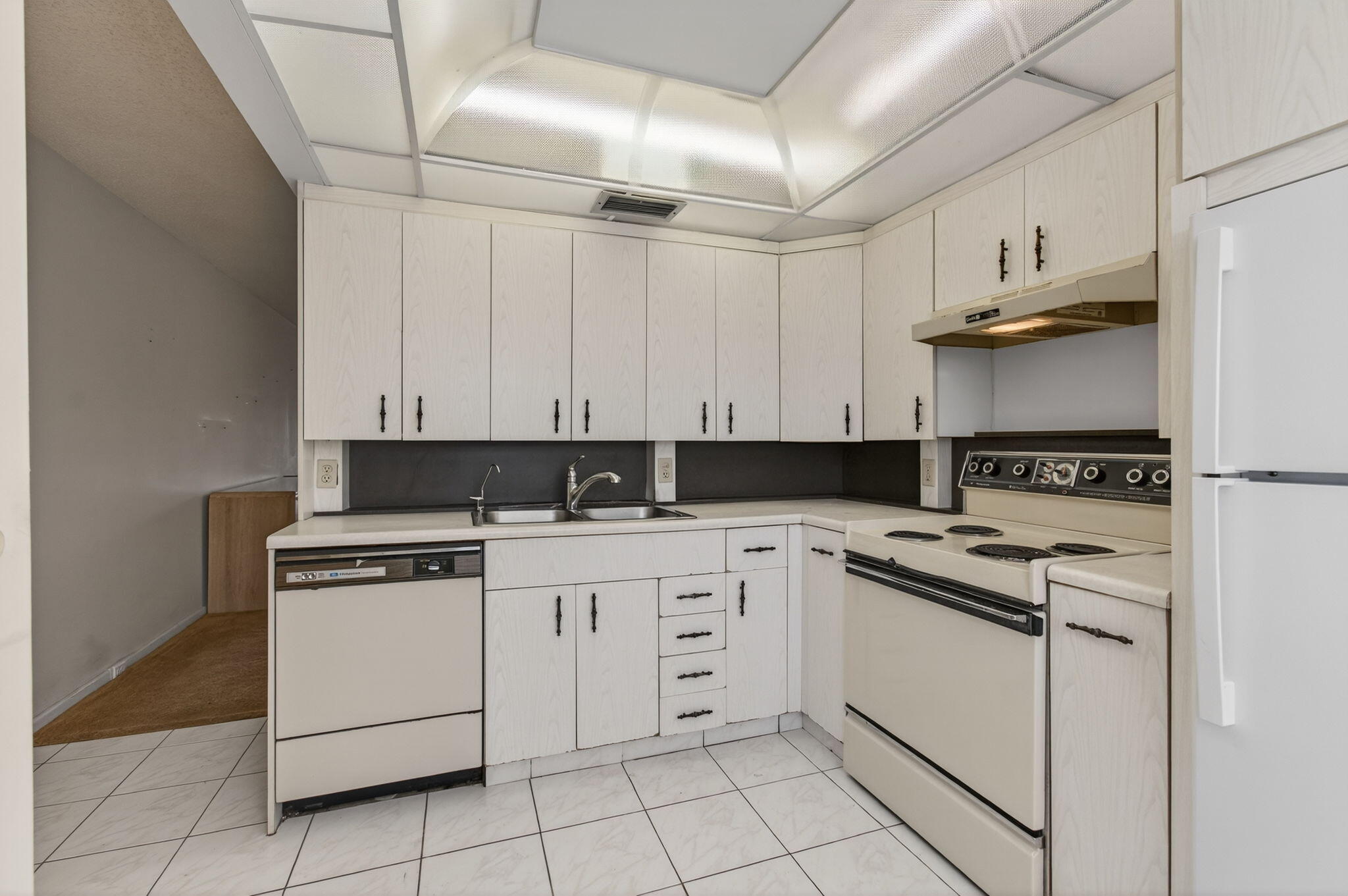 2001 Guildford East Boca Raton, FL 33434 - Photo 35 of 101 35-web-or-mls-DSC_0779