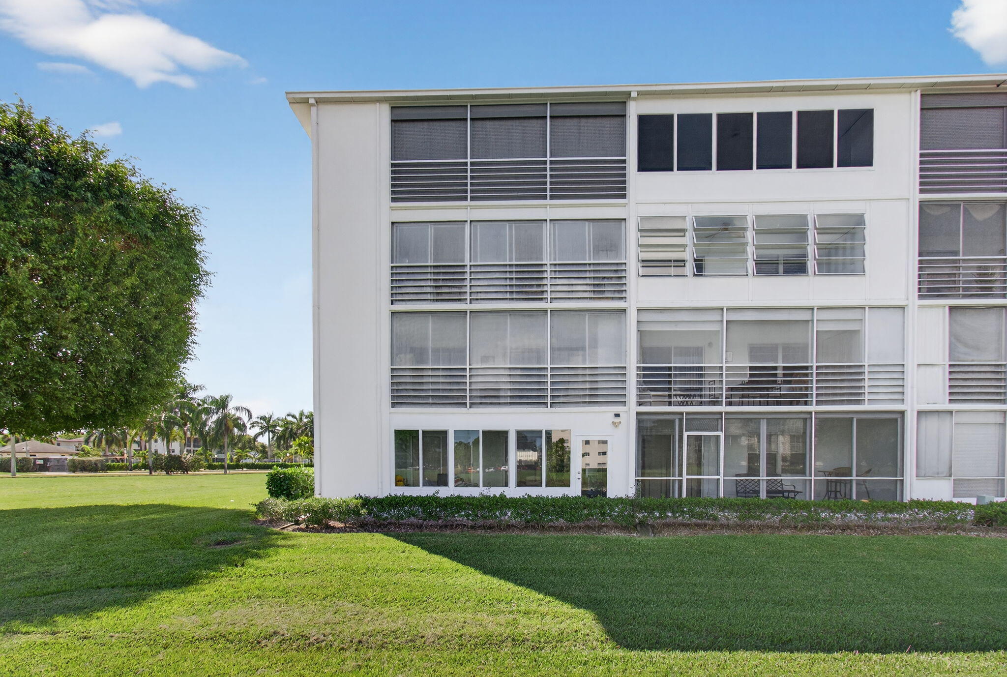 2001 Guildford East Boca Raton, FL 33434 - Photo 61 of 101 61-web-or-mls-DSC_0475