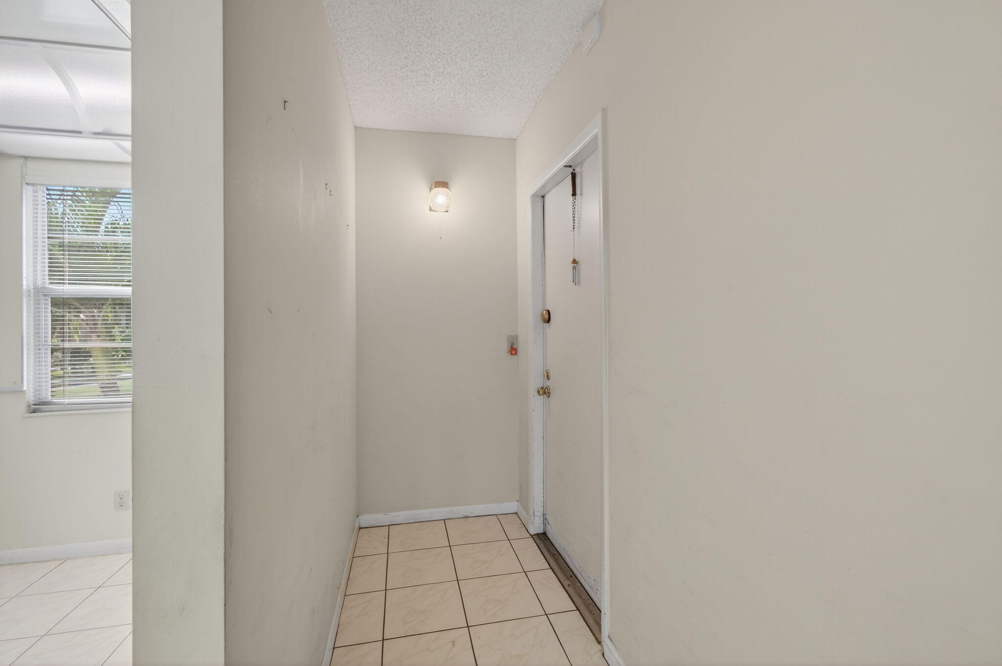 2001 Guildford East Boca Raton, FL 33434 - Photo 9 of 101 8-web-or-mls-DSC_0509
