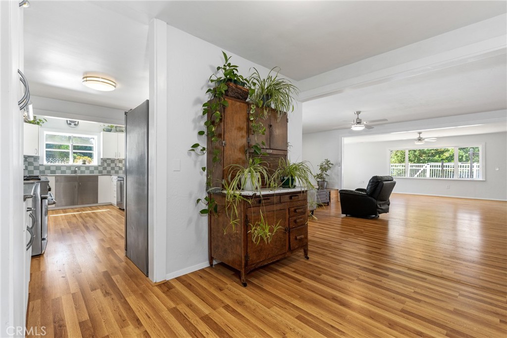 7990 San Gabriel Road Atascadero, CA 93422 - Photo 20 of 69 a living room with furniture and a wooden floor
