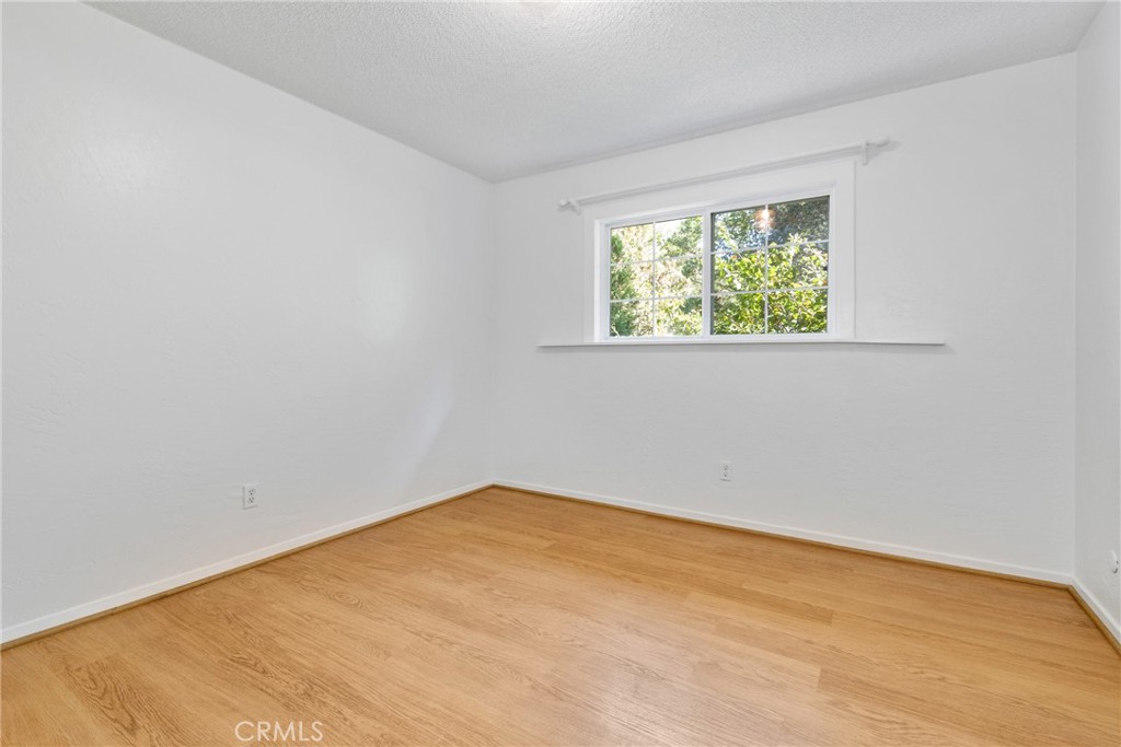 7990 San Gabriel Road Atascadero, CA 93422 - Photo 38 of 69 an empty room with a window
