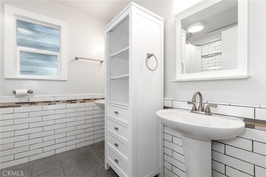 7990 San Gabriel Road Atascadero, CA 93422 - Photo 39 of 69 a bathroom with a sink and a mirror