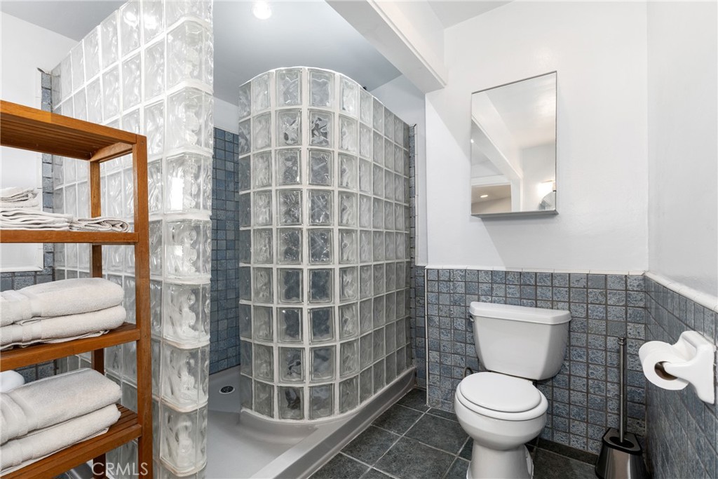 7990 San Gabriel Road Atascadero, CA 93422 - Photo 45 of 69 a bathroom with a toilet and a sink