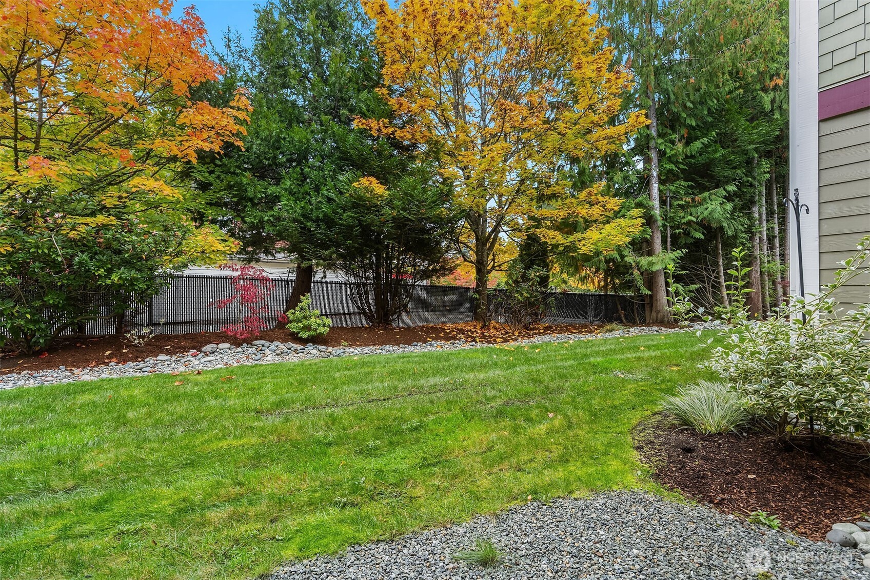 13000 Admiralty Way, Unit L104 Everett, WA 98204 - Photo 17 of 21 a view of a backyard with a garden and entertaining space