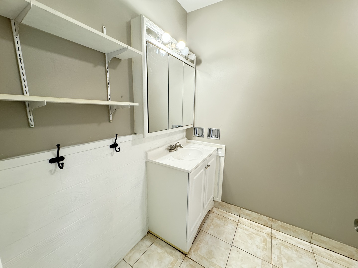 1331 South Finley Road, Unit 420 Lombard, IL 60148 - Photo 19 of 33 Gallery Image 19