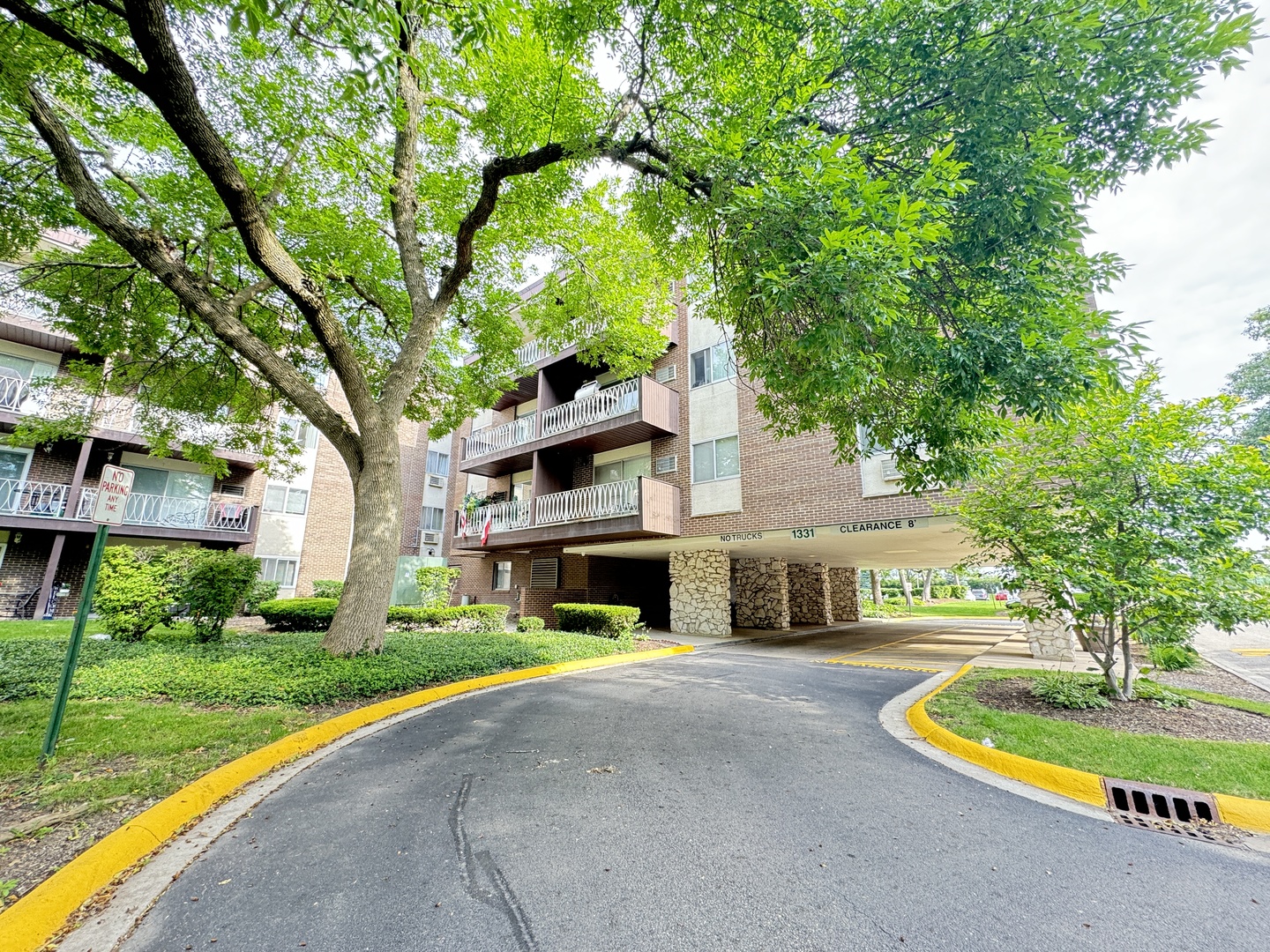 1331 South Finley Road, Unit 420 Lombard, IL 60148 - Photo 3 of 33 Gallery Image 3