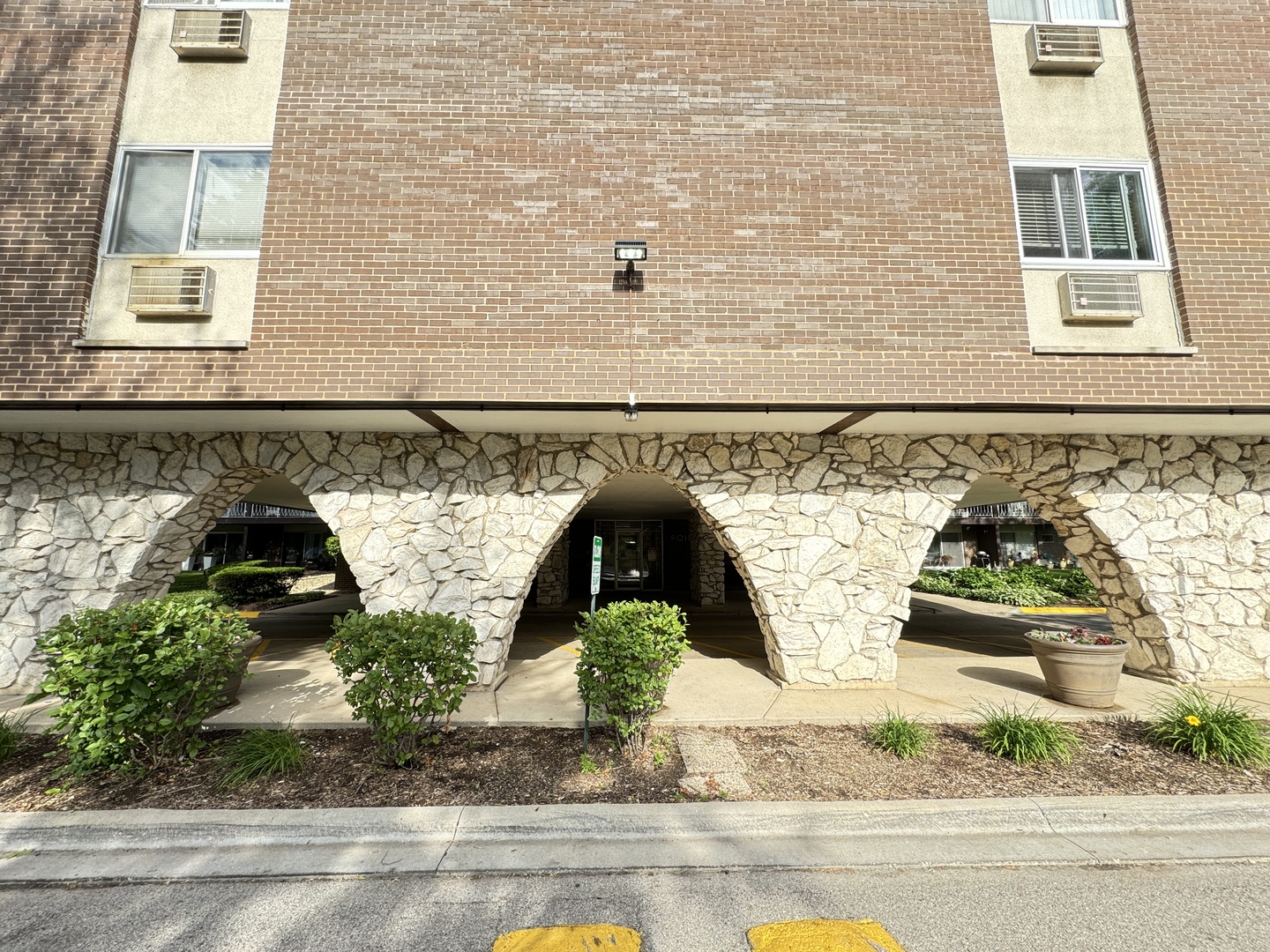 1331 South Finley Road, Unit 420 Lombard, IL 60148 - Photo 4 of 33 Gallery Image 4
