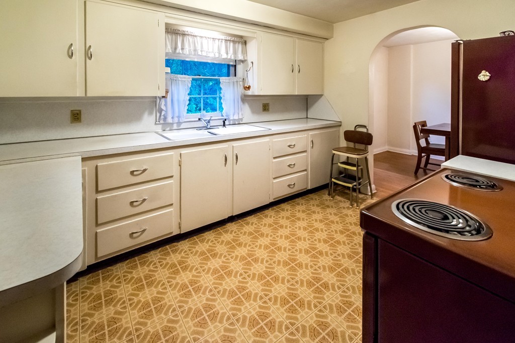 329 Stony Hill Road Wilbraham, MA 01095 - Photo 6 of 25