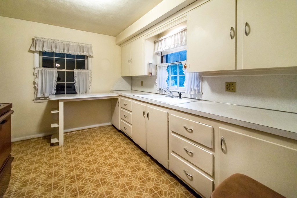 329 Stony Hill Road Wilbraham, MA 01095 - Photo 7 of 25