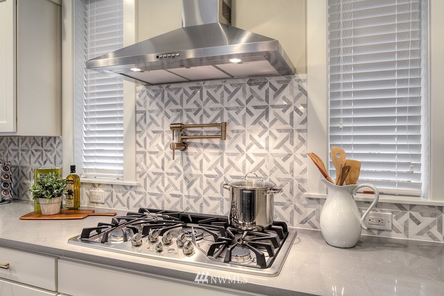 4018 215th Place Southeast Bothell, WA 98021 - Photo 4 of 5