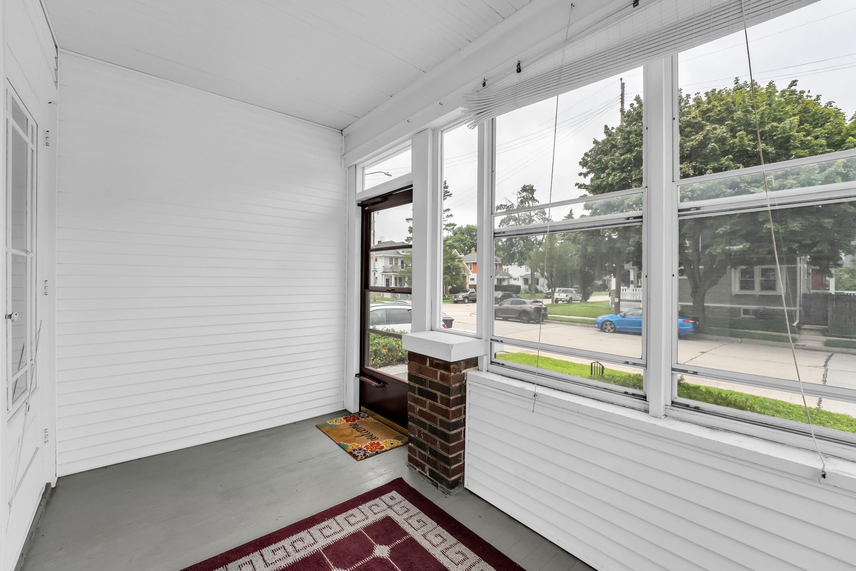 704 Belmont Avenue Racine, WI 53405 - Photo 5 of 42 Photo (5)