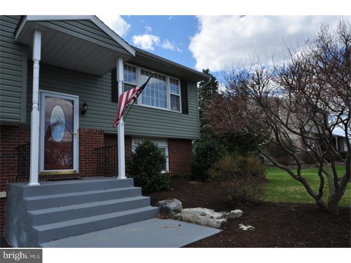 242 Elm Road Allentown, PA 18104 - Photo 3 of 25 Gallery Image 3