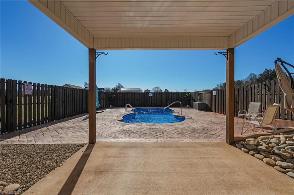 126 Stone Road Reidsville, NC 27320 - Photo 8 of 48