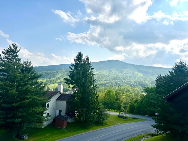 $231,500 | 9 B Snow Mountain Village, Unit 142, West Dover, VT 05356