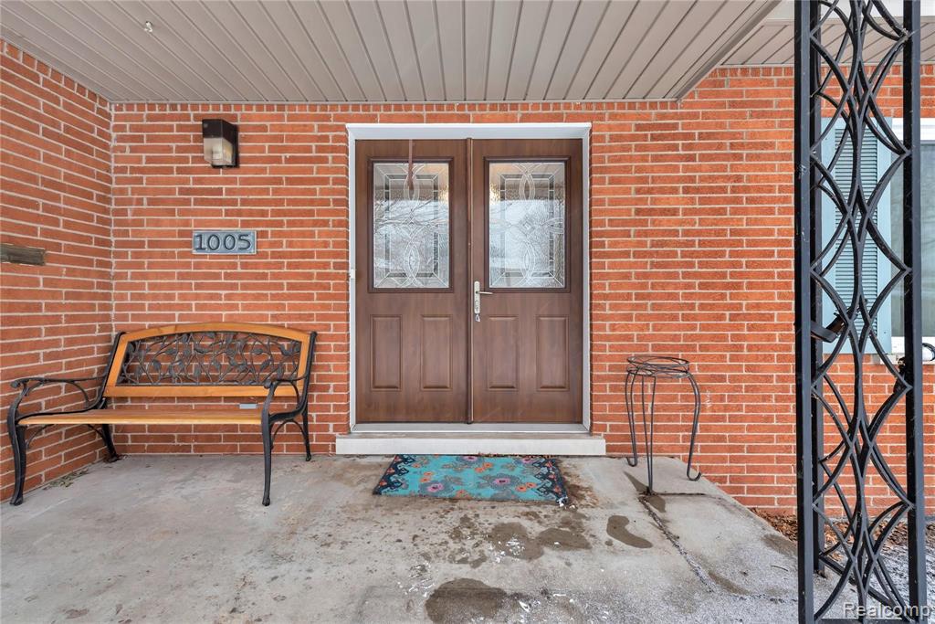 1005 Canterbury Road Grosse Pointe Woods, MI 48236 - Photo 5 of 33