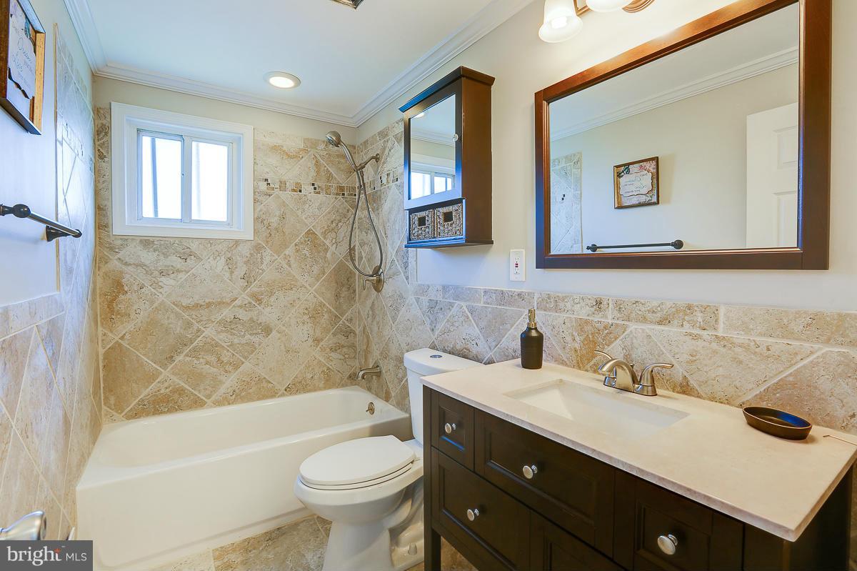 2932 Fairview Road Baltimore, MD 21207 - Photo 17 of 24 Bath
