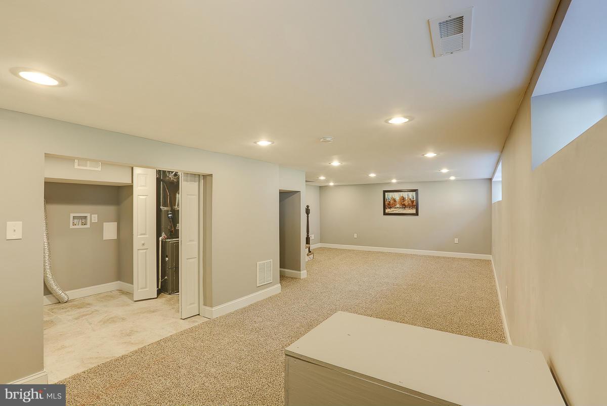 2932 Fairview Road Baltimore, MD 21207 - Photo 20 of 24 Family Room