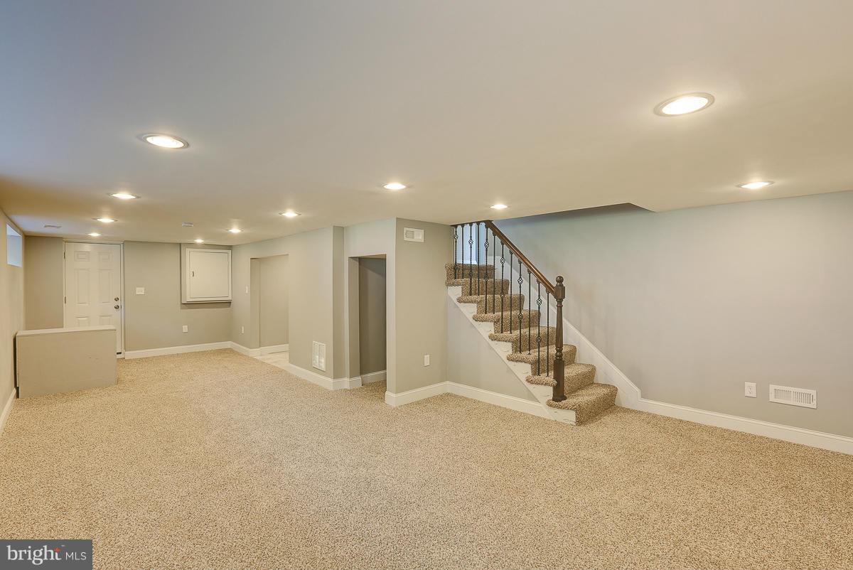 2932 Fairview Road Baltimore, MD 21207 - Photo 21 of 24 Family Room