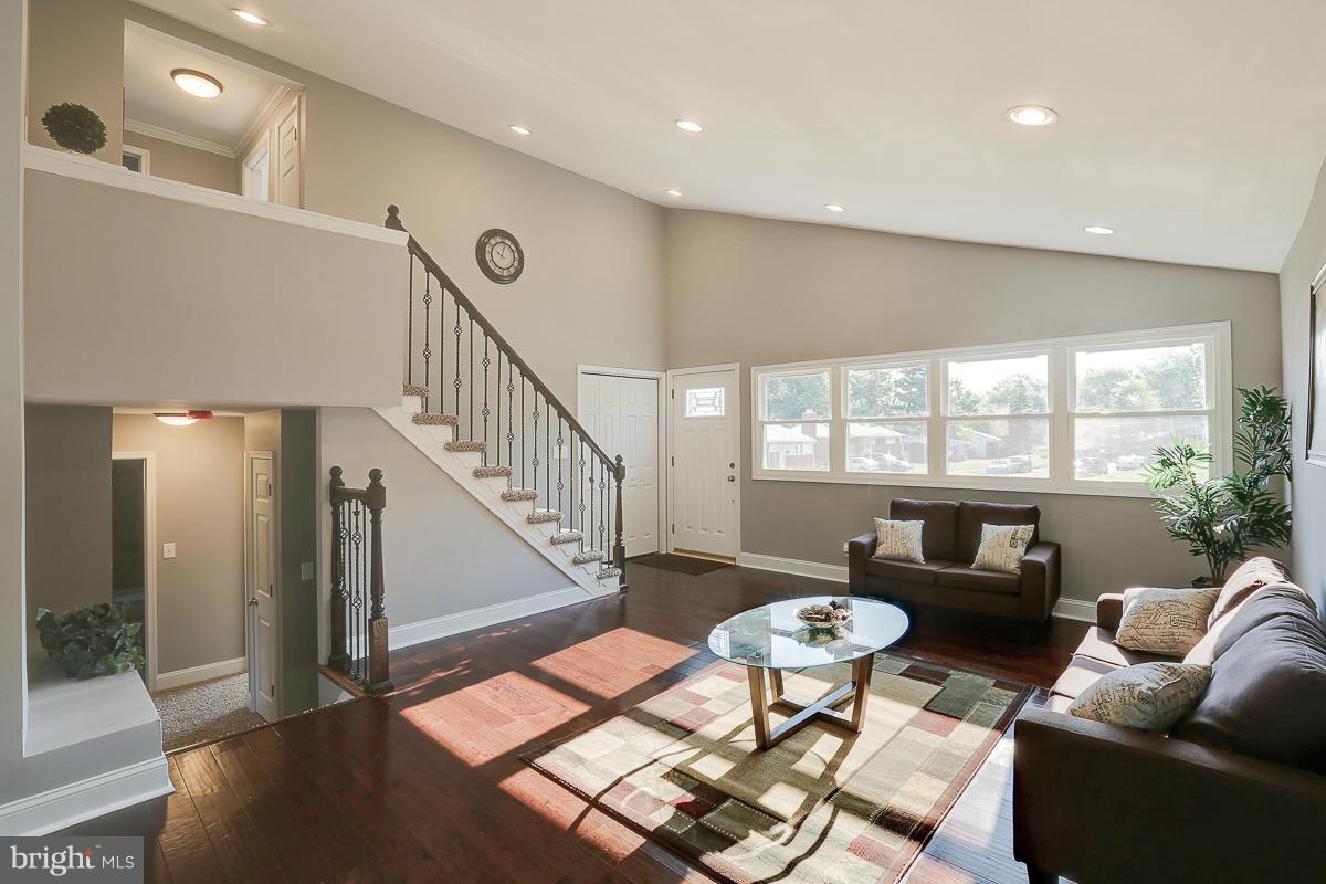 2932 Fairview Road Baltimore, MD 21207 - Photo 4 of 24 Living Room