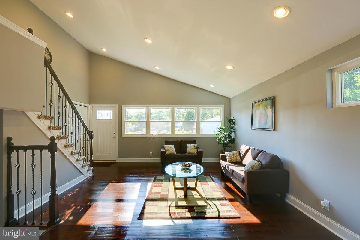 2932 Fairview Road Baltimore, MD 21207 - Photo 6 of 24 Living Room