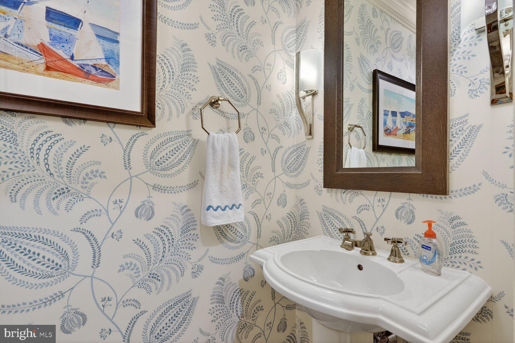 6900 Fleetwood Road, Unit 612 McLean, VA 22101 - Photo 13 of 42 a bathroom with a sink and a mirror