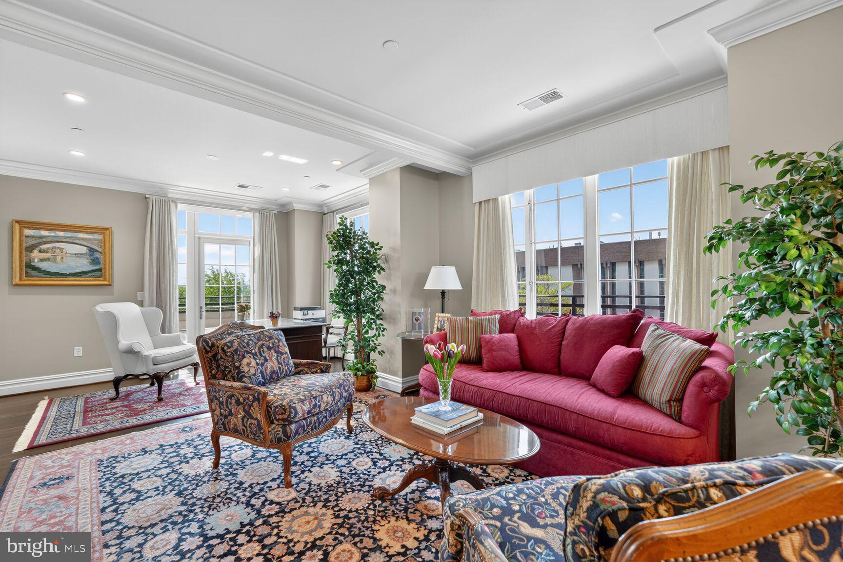 6900 Fleetwood Road, Unit 612 McLean, VA 22101 - Photo 21 of 42 a living room with furniture and a potted plant