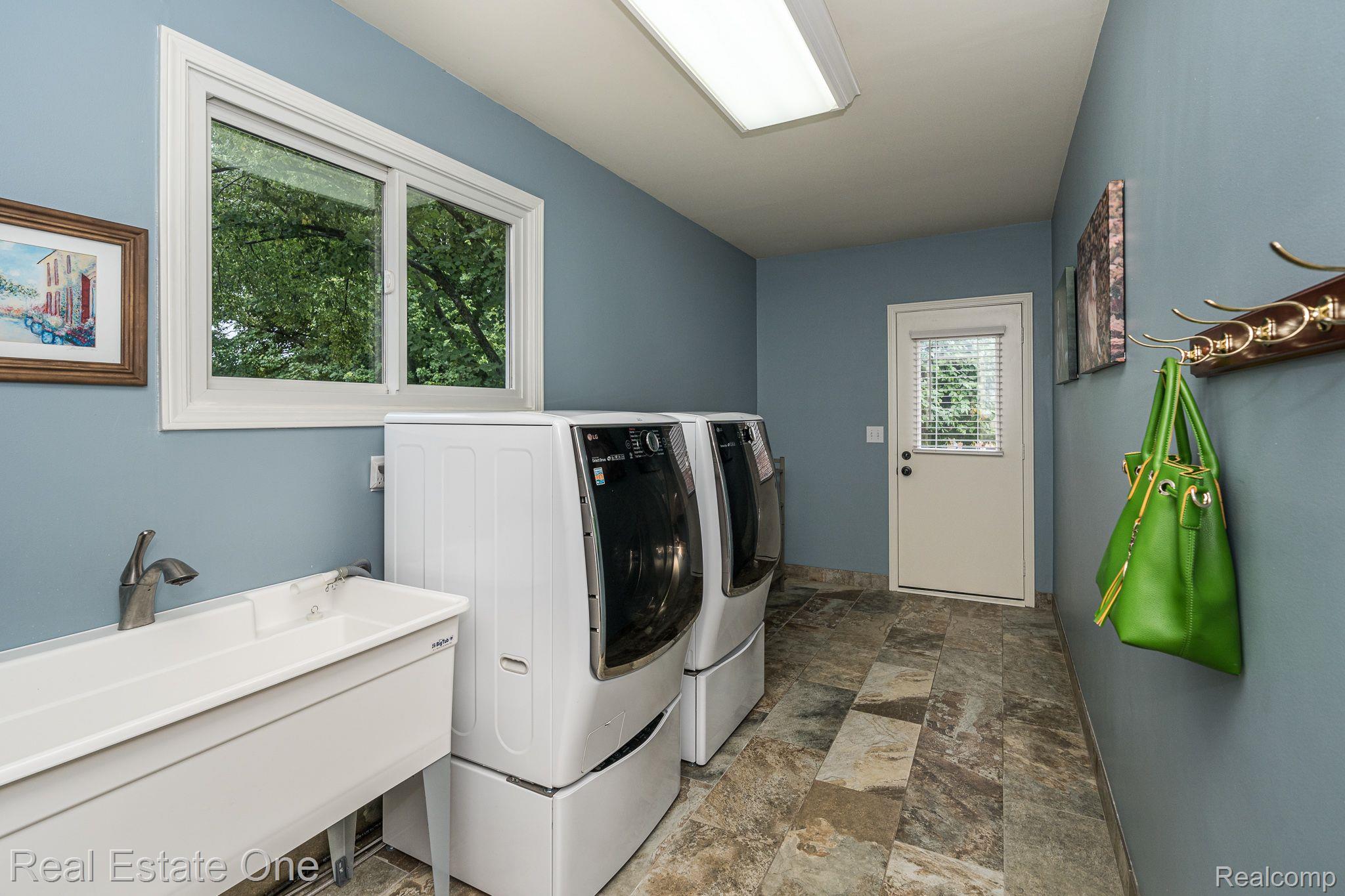 3307 Salem Court Rochester, MI 48306 - Photo 11 of 36 Gallery Image 11