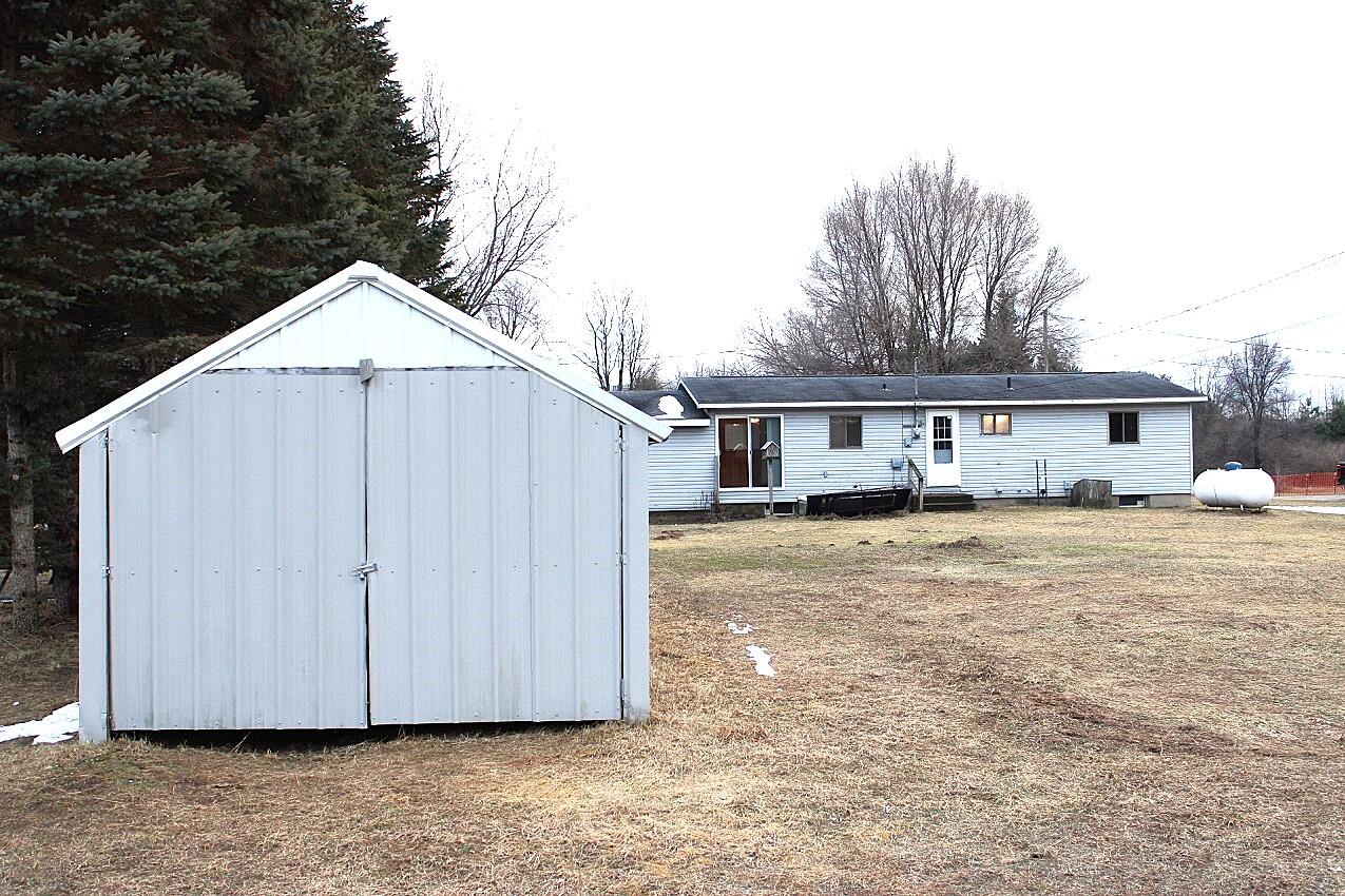 8422 E-M 20 Hesperia, MI 49421 - Photo 3 of 30 IMG_5196