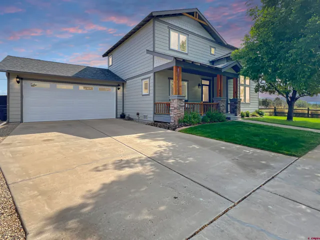 a view of house with backyard and garden