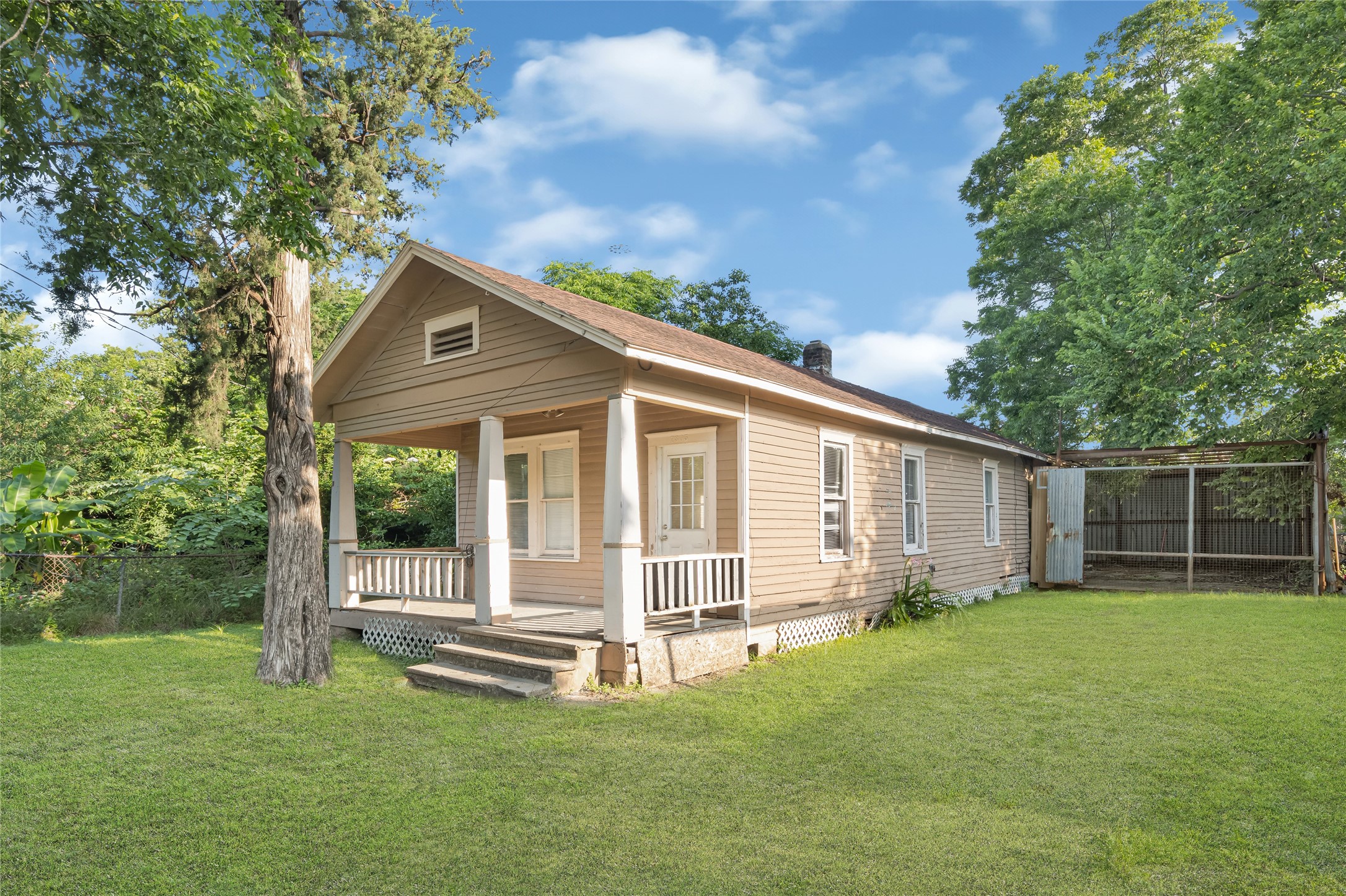 7305 Tremper Street Houston, TX 77020 - Photo 2 of 28 a view of a house with a yard and sitting area