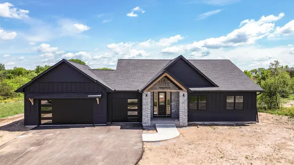 $750,000 | 249 Saddle Ridge Lane, River Falls, WI 54022