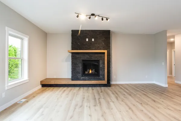 $750,000 | 249 Saddle Ridge Lane, River Falls, WI 54022