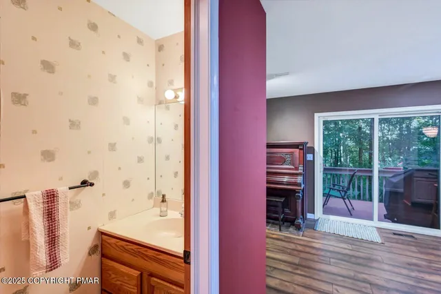 a very nice looking room with a ceiling fan