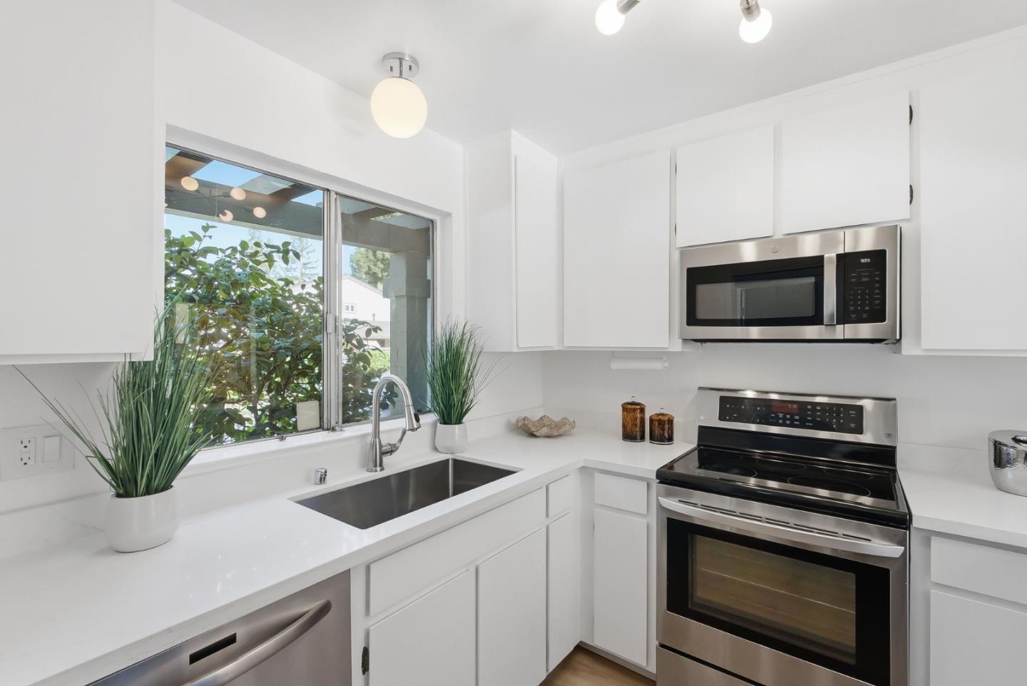 1265 Riesling Terrace Sunnyvale, CA 94087 - Photo 5 of 34