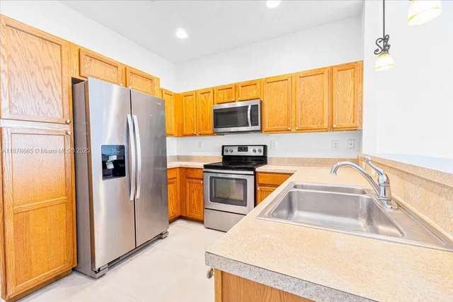 $2,800 | 21007 Northwest 14th Place, Unit 351, Miami Gardens, FL 33169