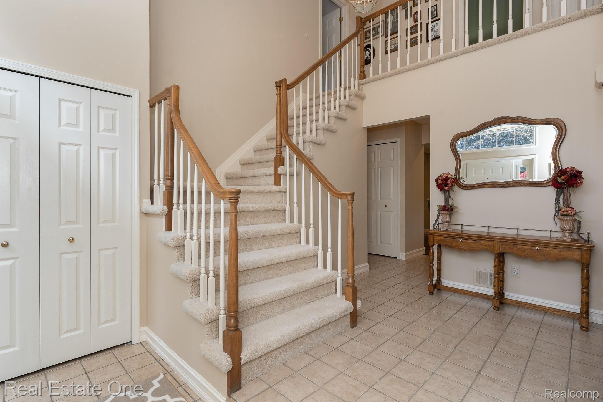 1362 Oakrock Lane Rochester, MI 48309 - Photo 15 of 31 Grand Staircase LEADS you to the Bedroom Quarters.jpg