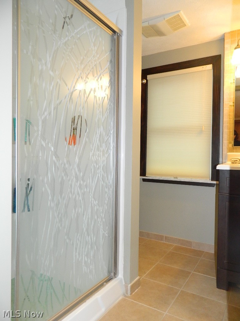 5684 Cherokee Road Cleveland, OH 44124 - Photo 12 of 34 Beautiful Stall Shower - Ideal!