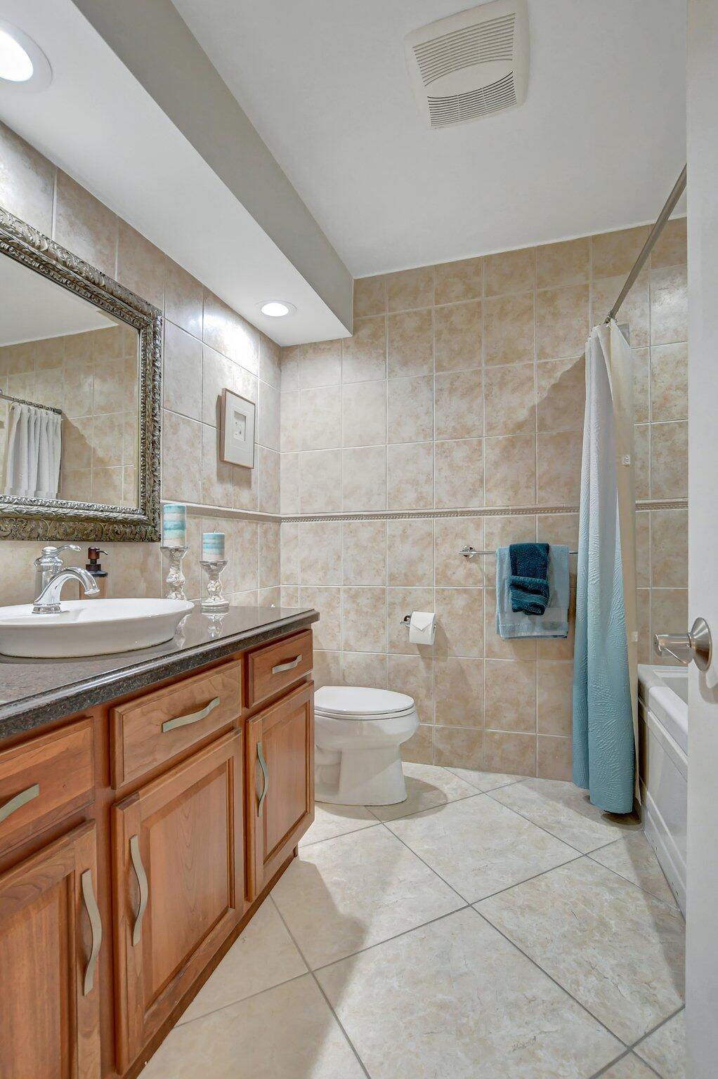 7611 Sierra Terrace West Boca Raton, FL 33433 - Photo 28 of 43 Hall Bath