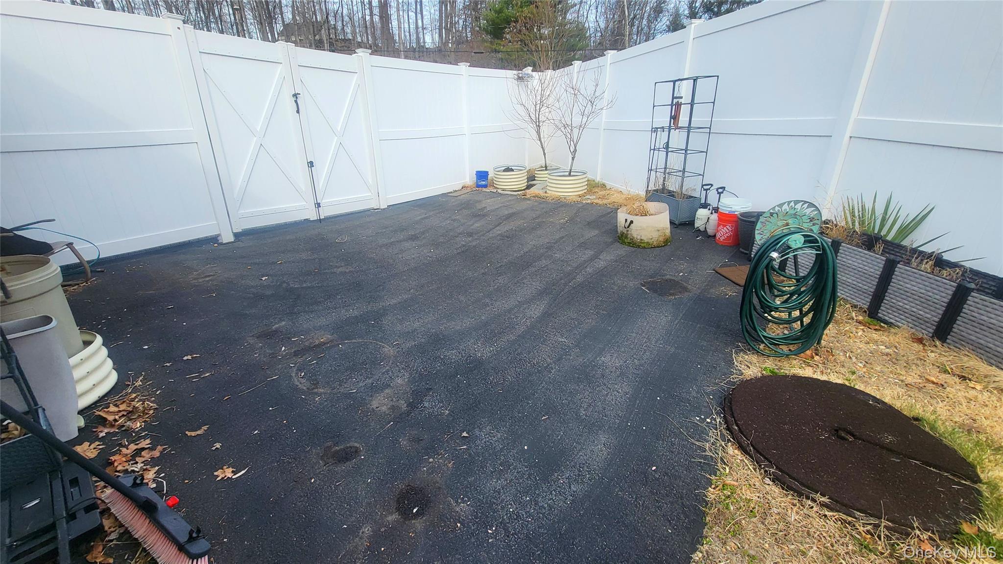 98 Sutton Park Road Poughkeepsie, NY 12603 - Photo 30 of 32 Privacy Fence